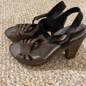 Megabios taupe heel leather.